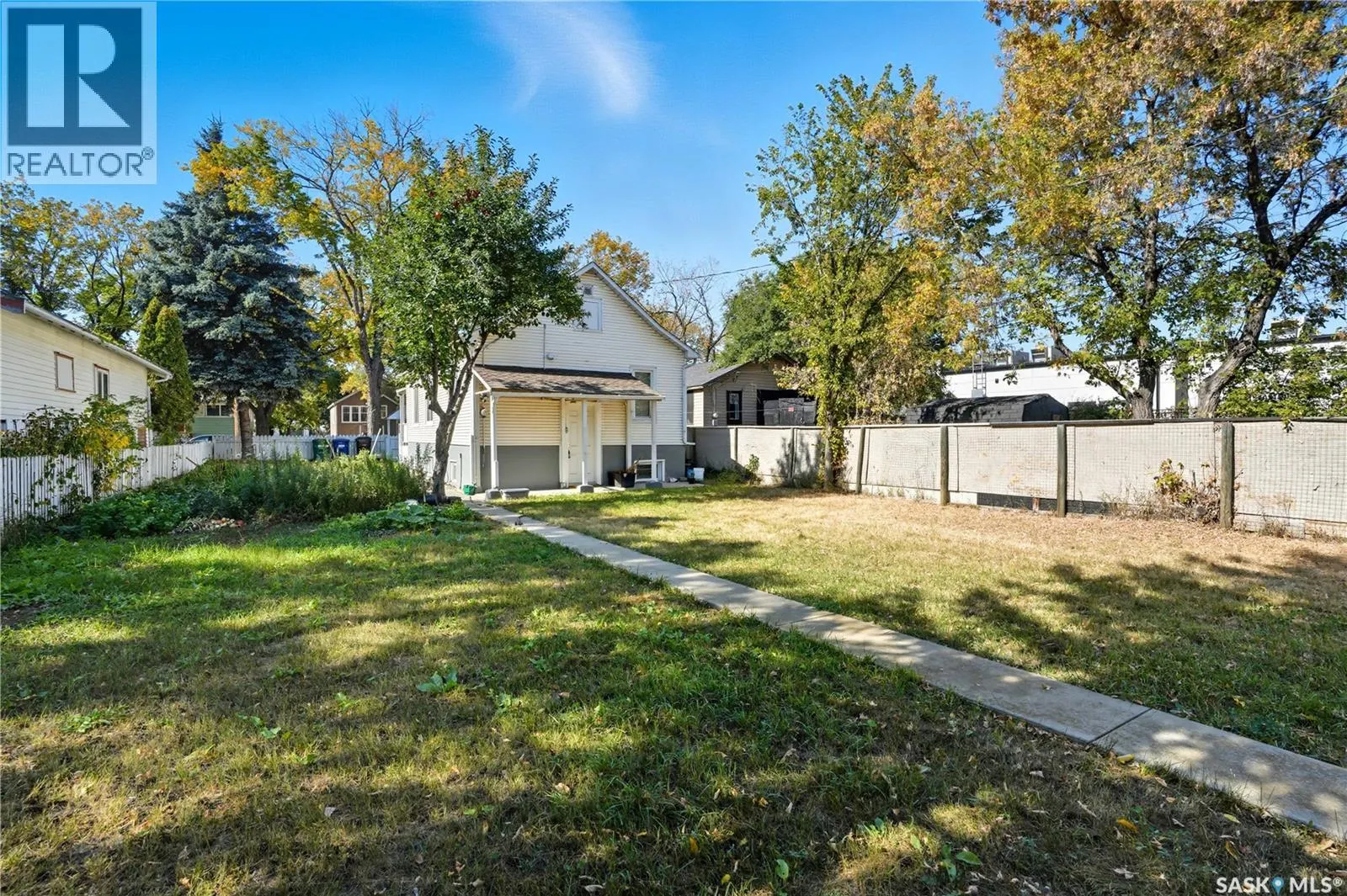 114 E AVENUE S