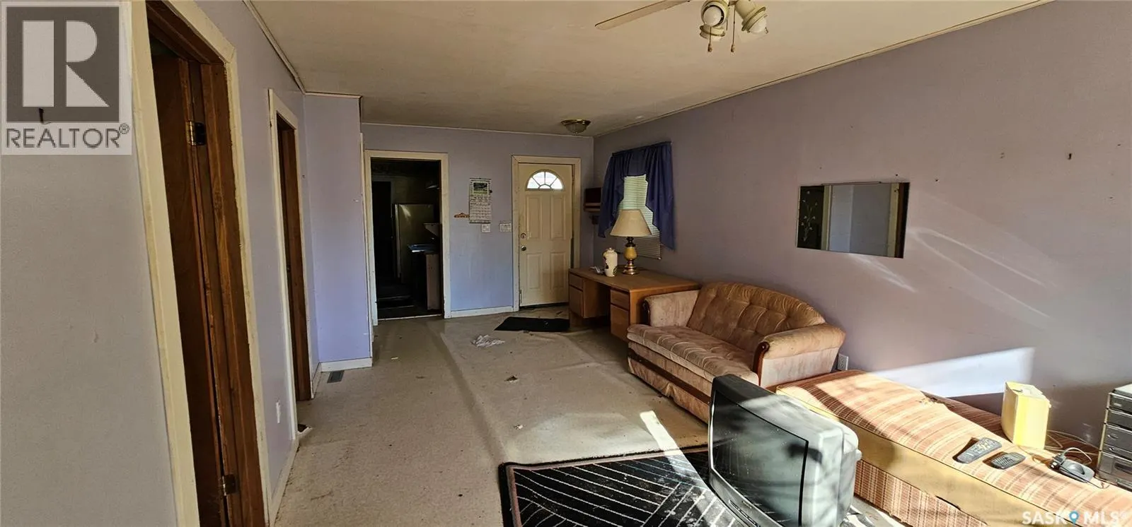 121 4th AVENUE E