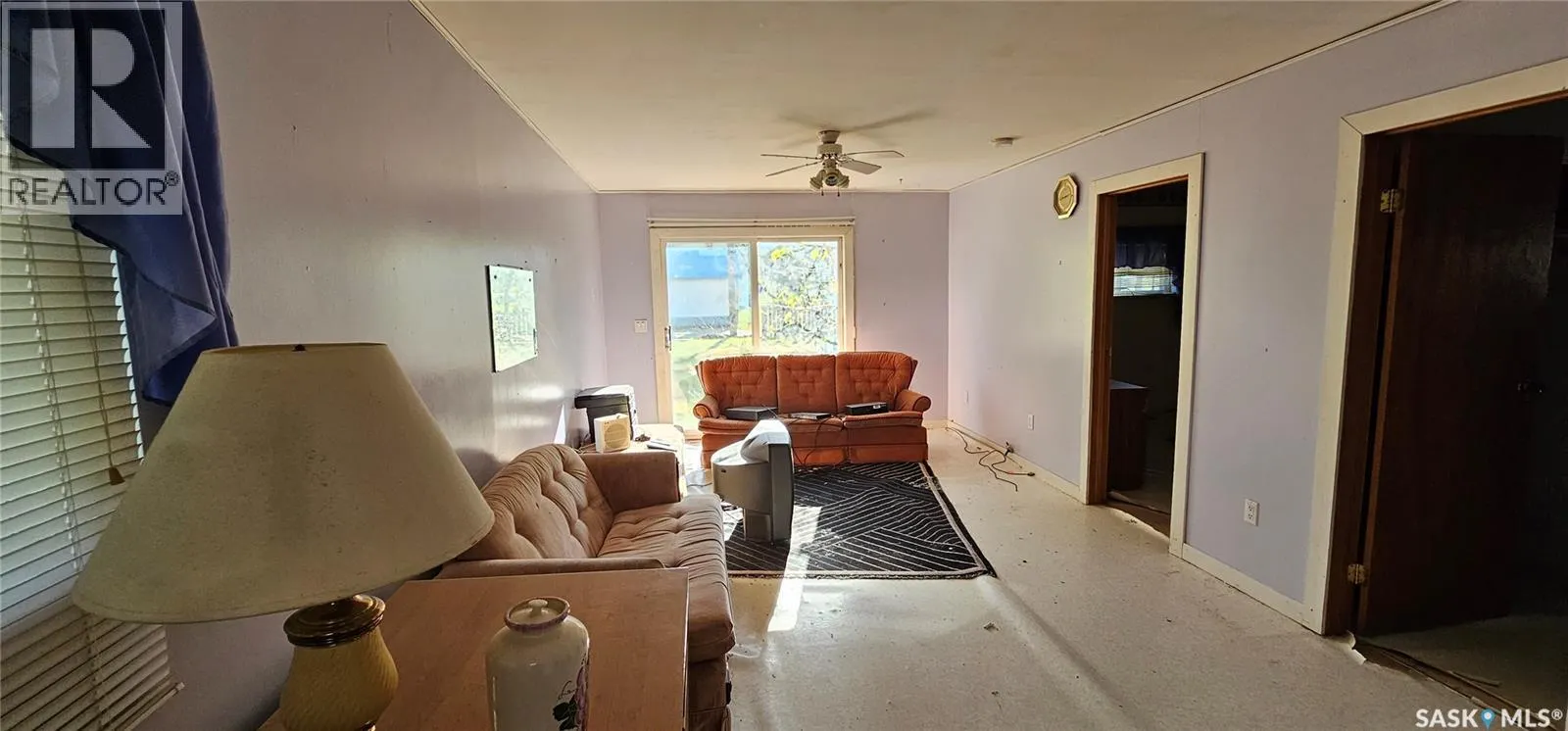 121 4th AVENUE E