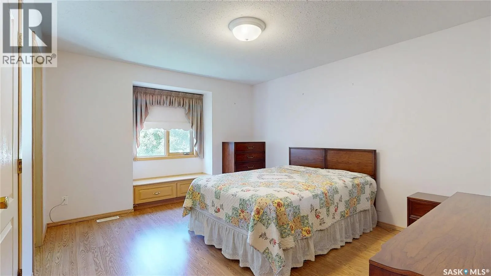 8358 Struthers CRESCENT