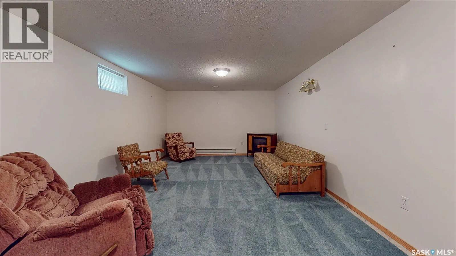 8358 Struthers CRESCENT