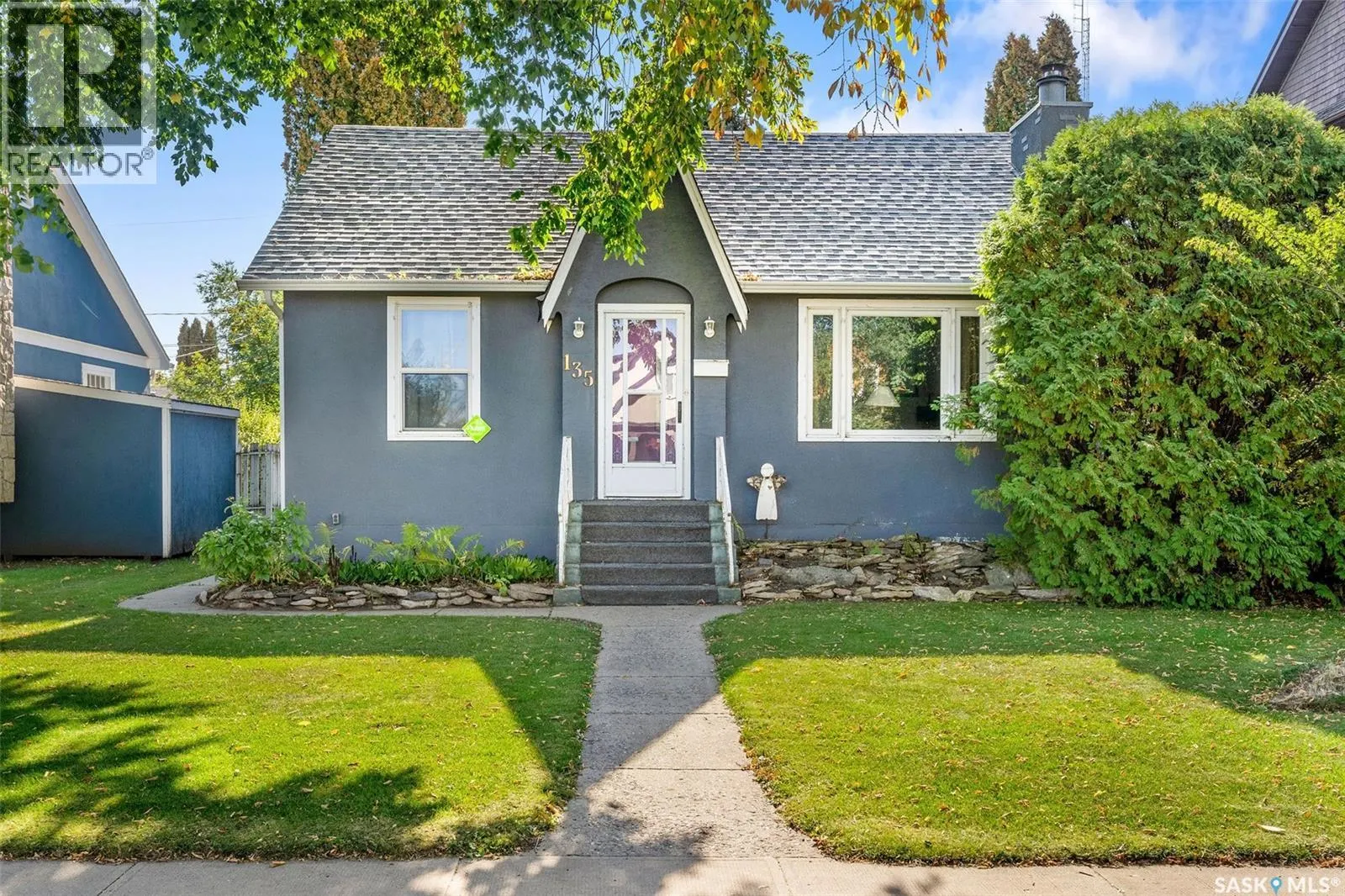 135 21st STREET W
