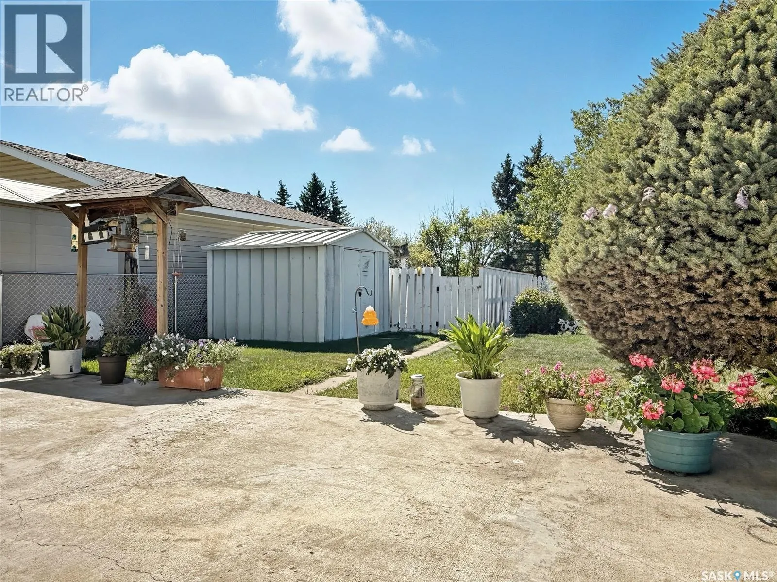 2184 Douglas AVENUE