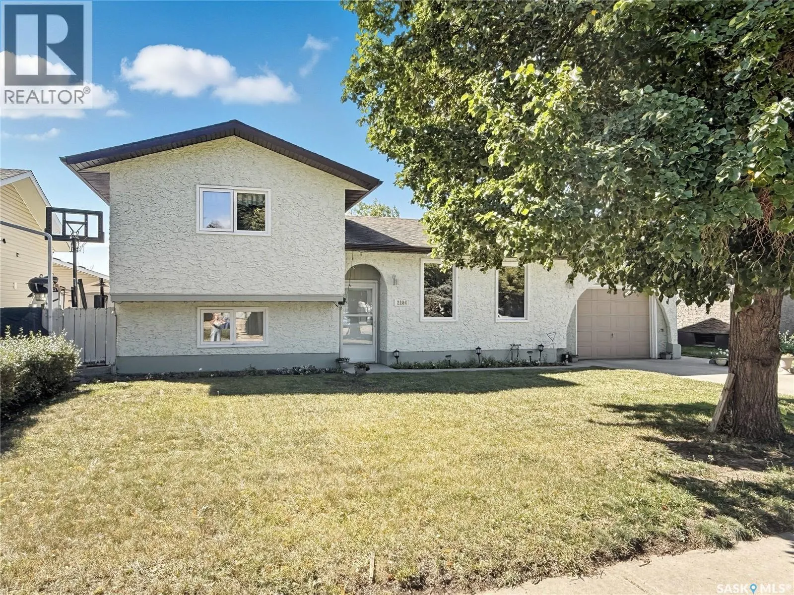 2184 Douglas AVENUE