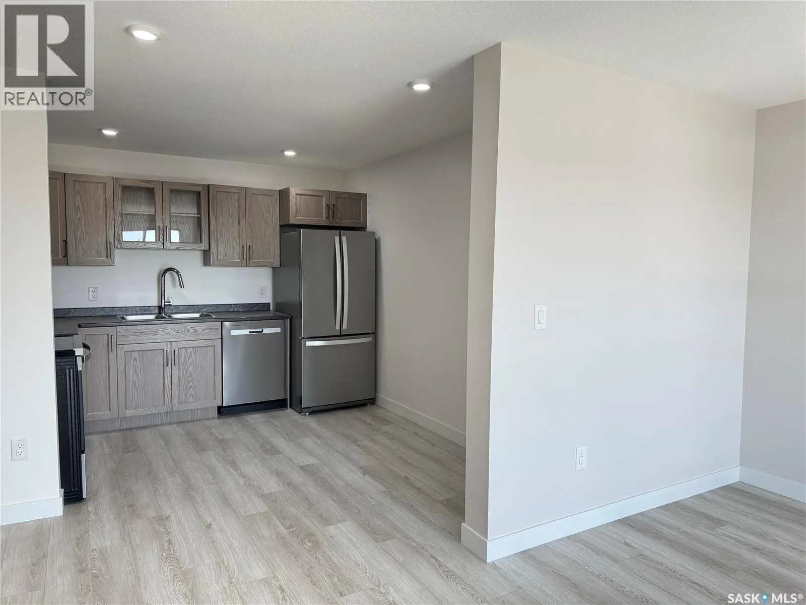 403 607 10th STREET