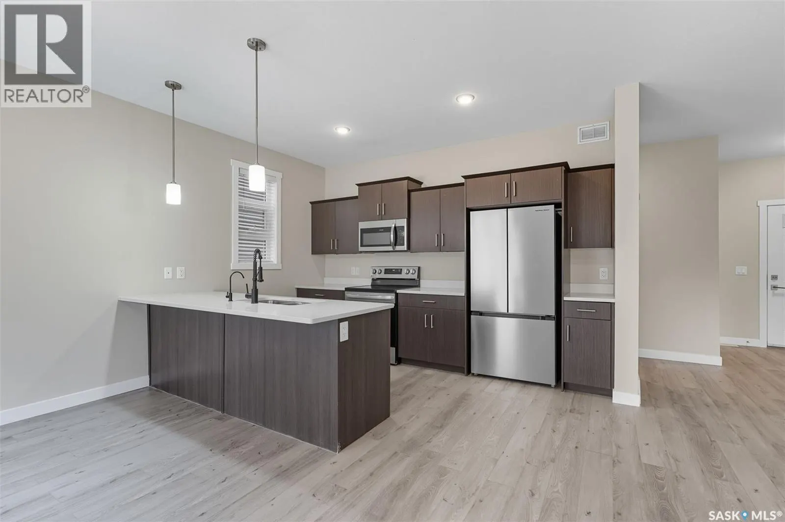 127 315 Dickson CRESCENT