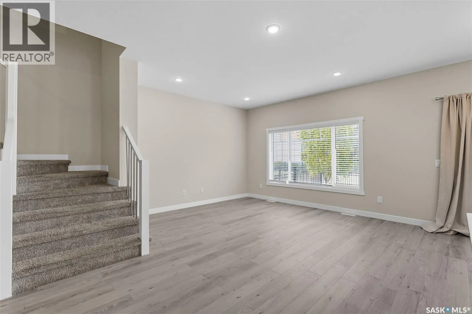 127 315 Dickson CRESCENT