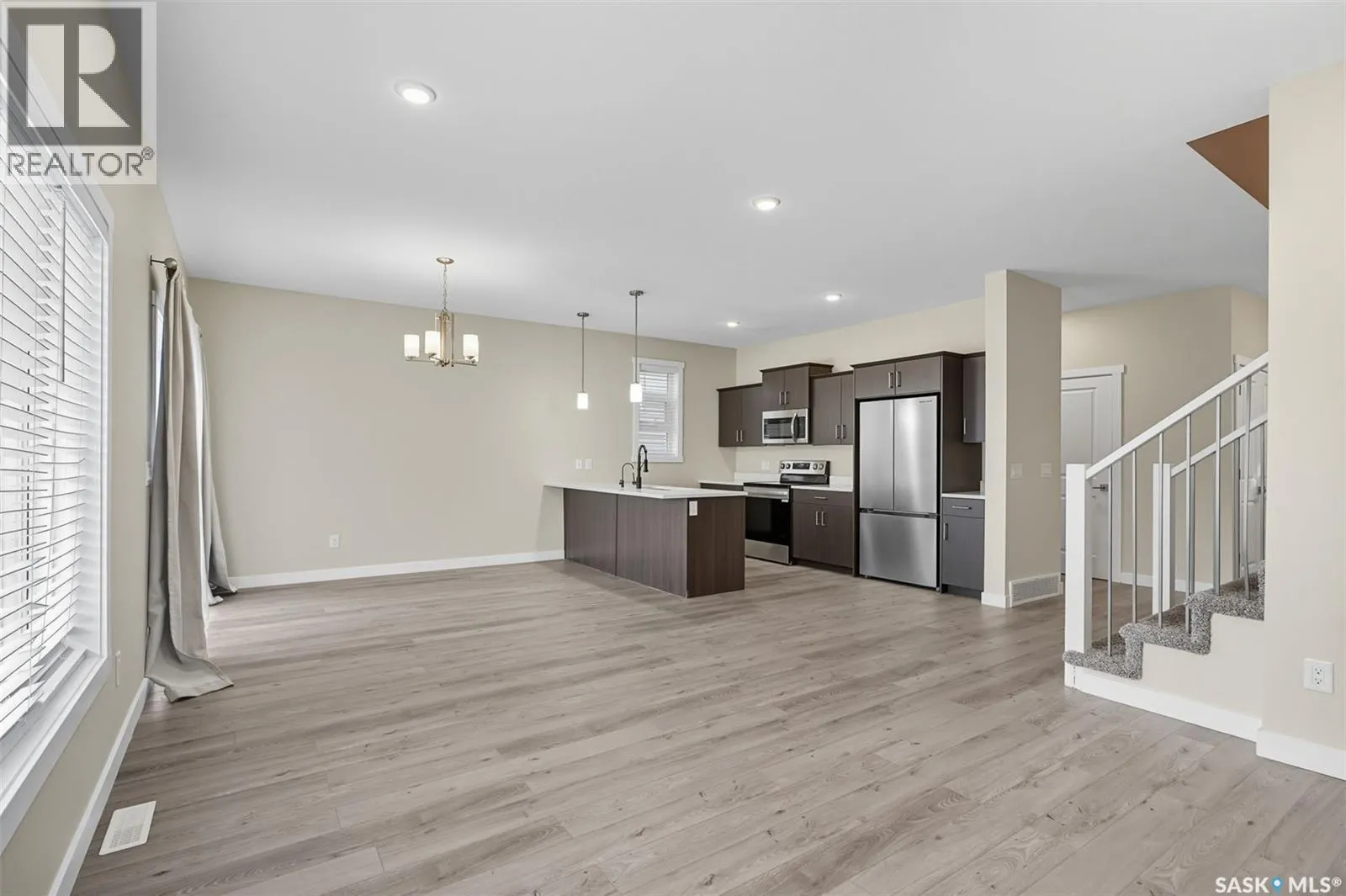 127 315 Dickson CRESCENT