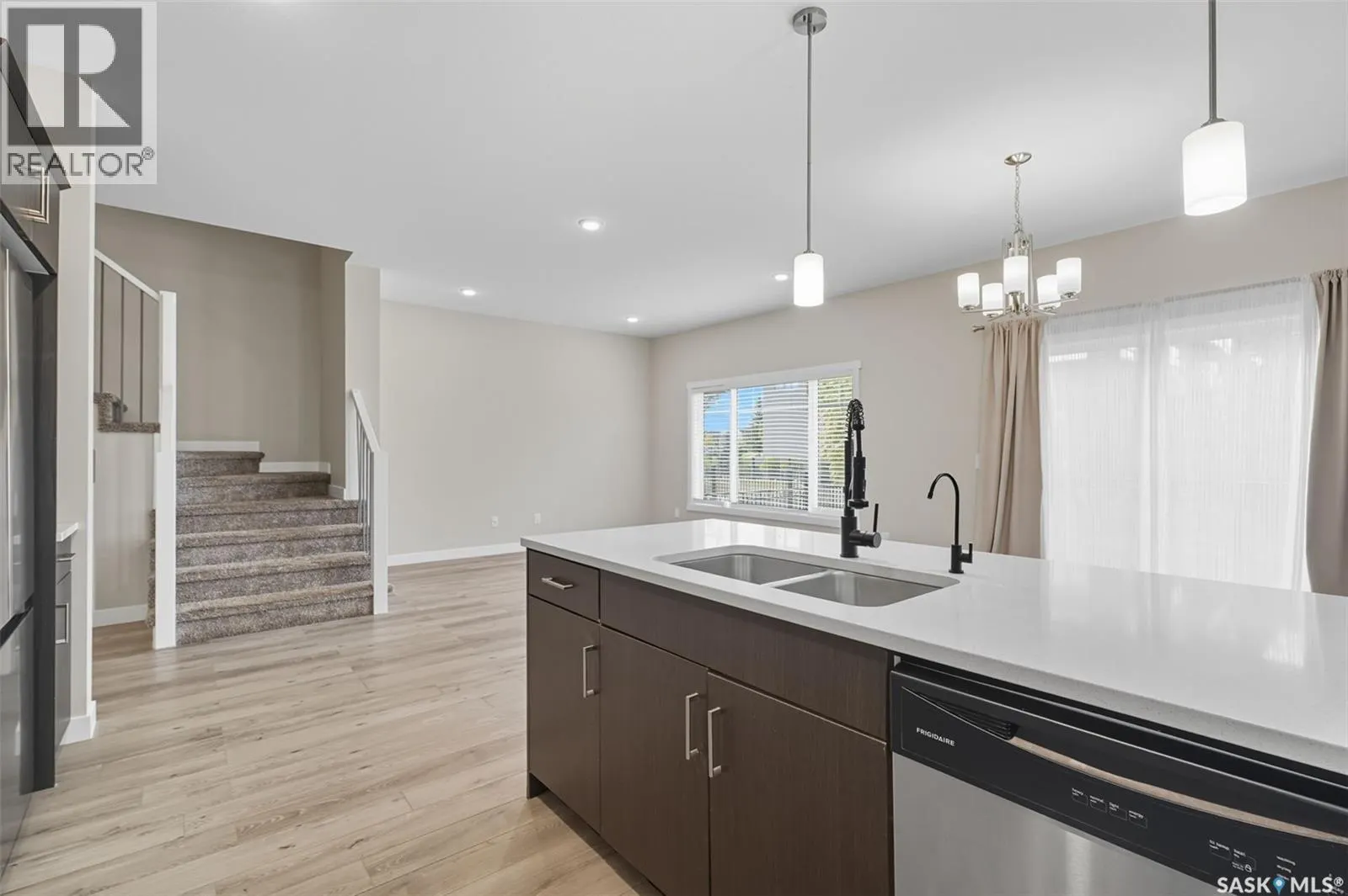 127 315 Dickson CRESCENT