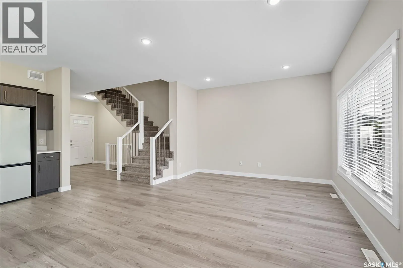 127 315 Dickson CRESCENT