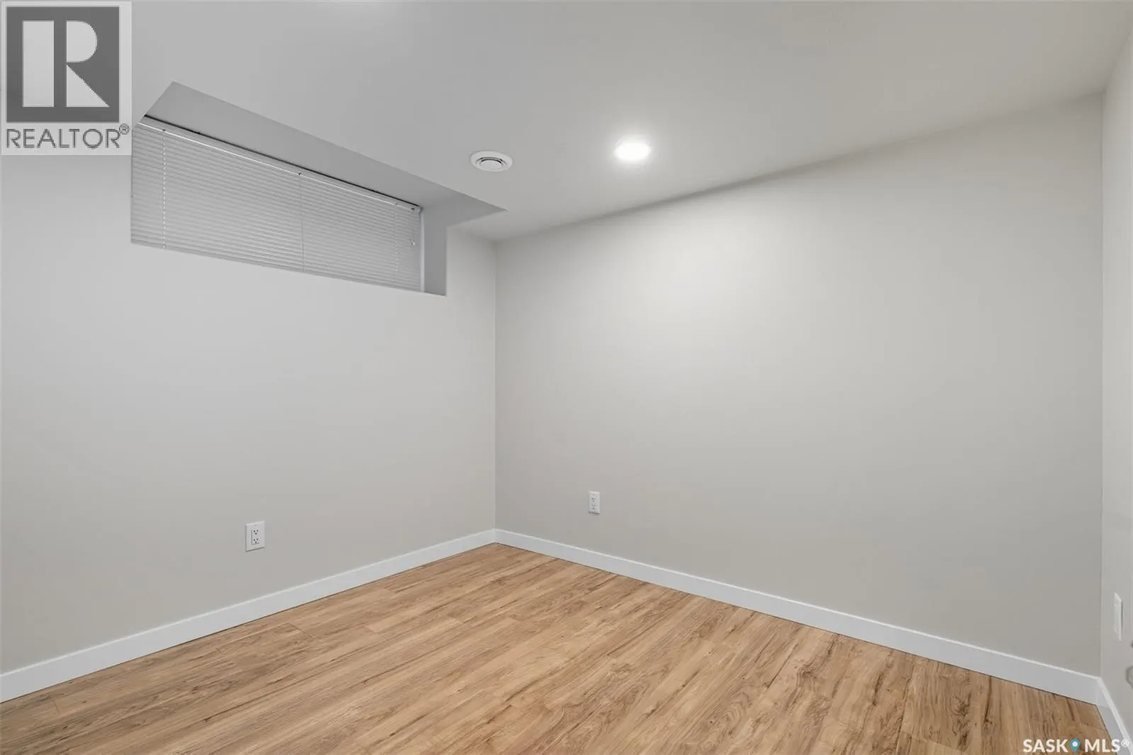 127 315 Dickson CRESCENT