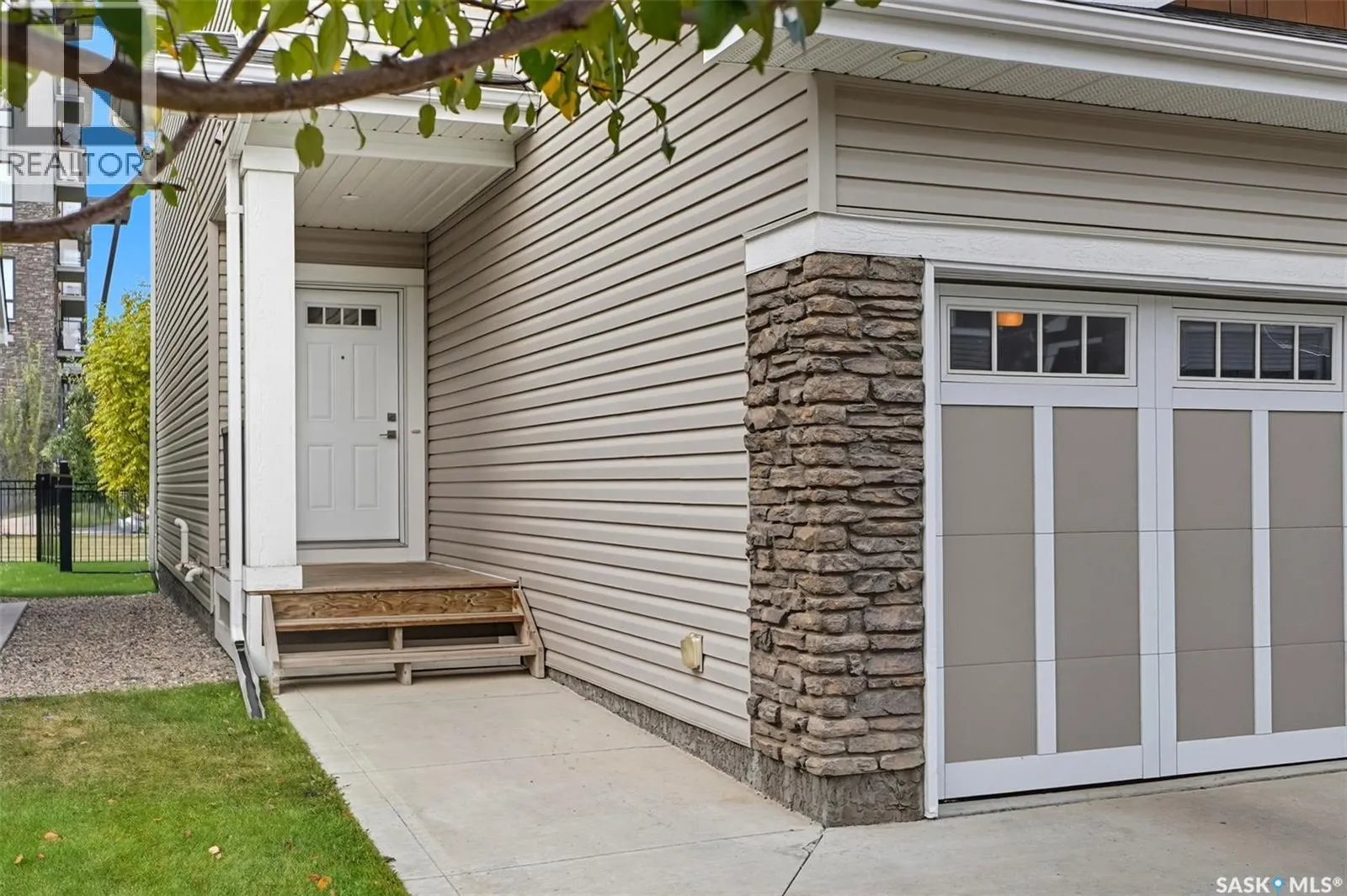 127 315 Dickson CRESCENT