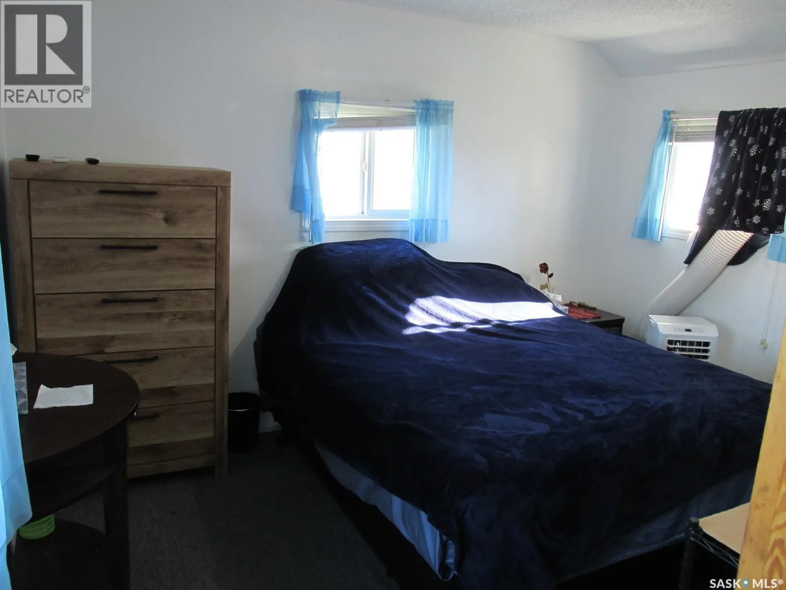 214 2nd STREET E