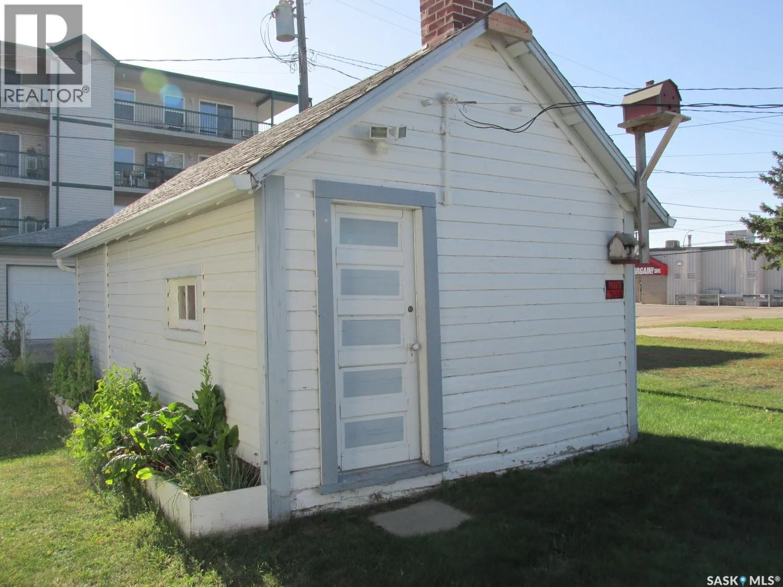 214 2nd STREET E