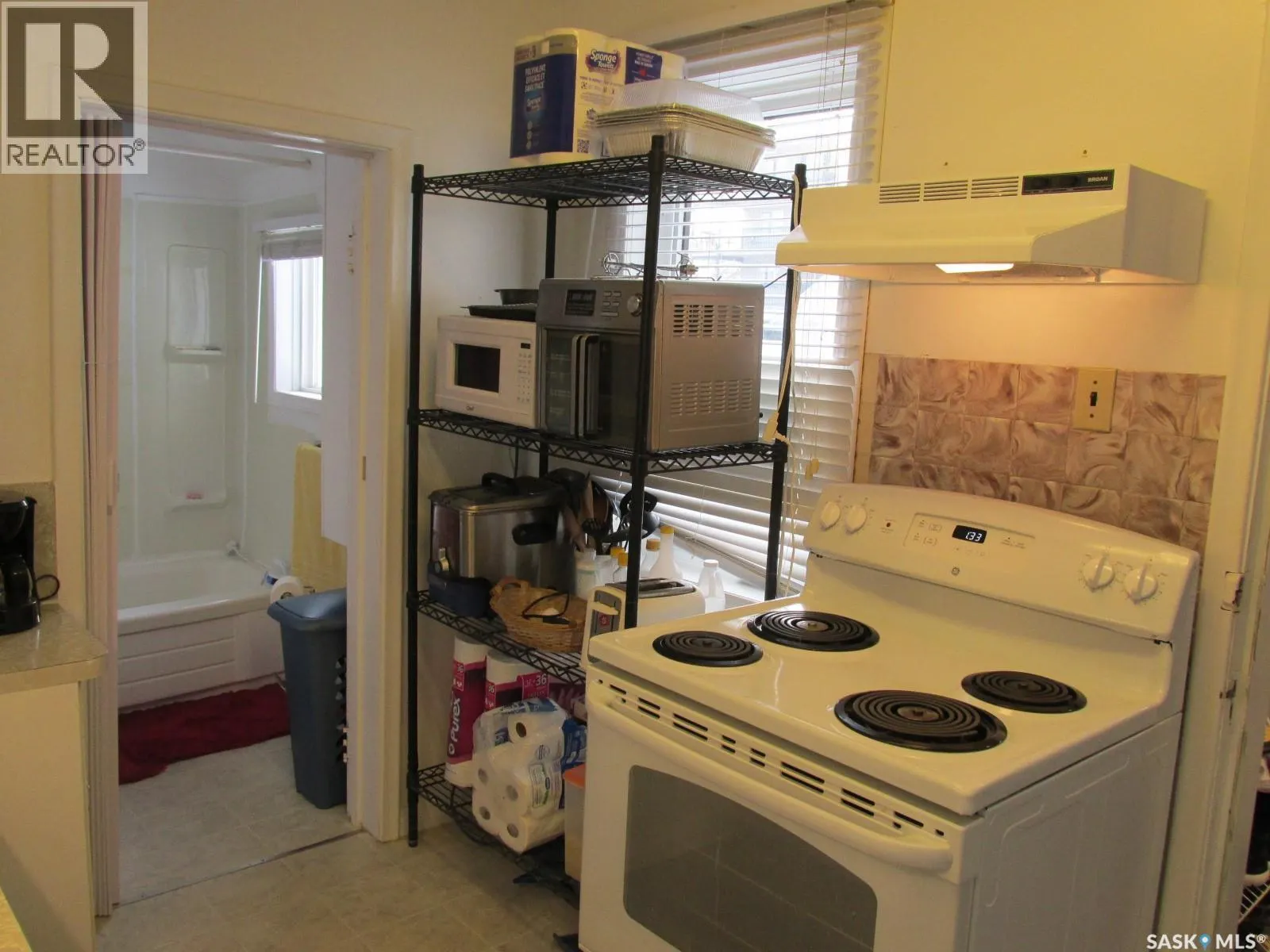 214 2nd STREET E