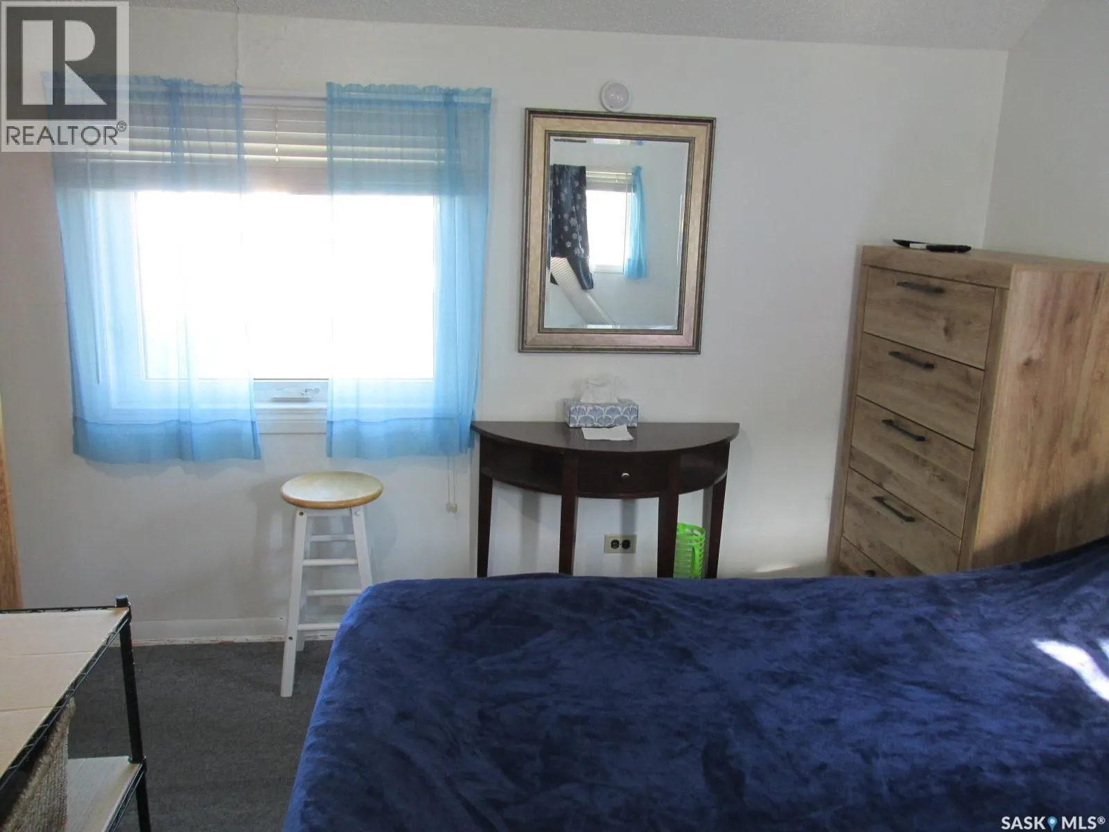 214 2nd STREET E