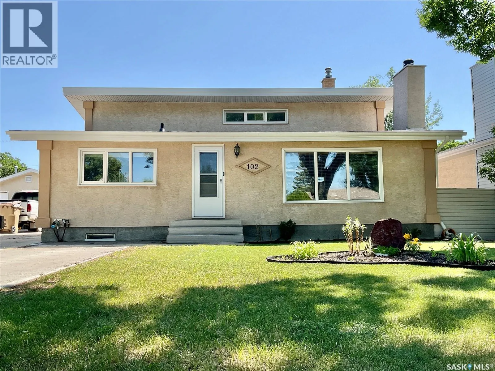 102 MCINNIS CRESCENT