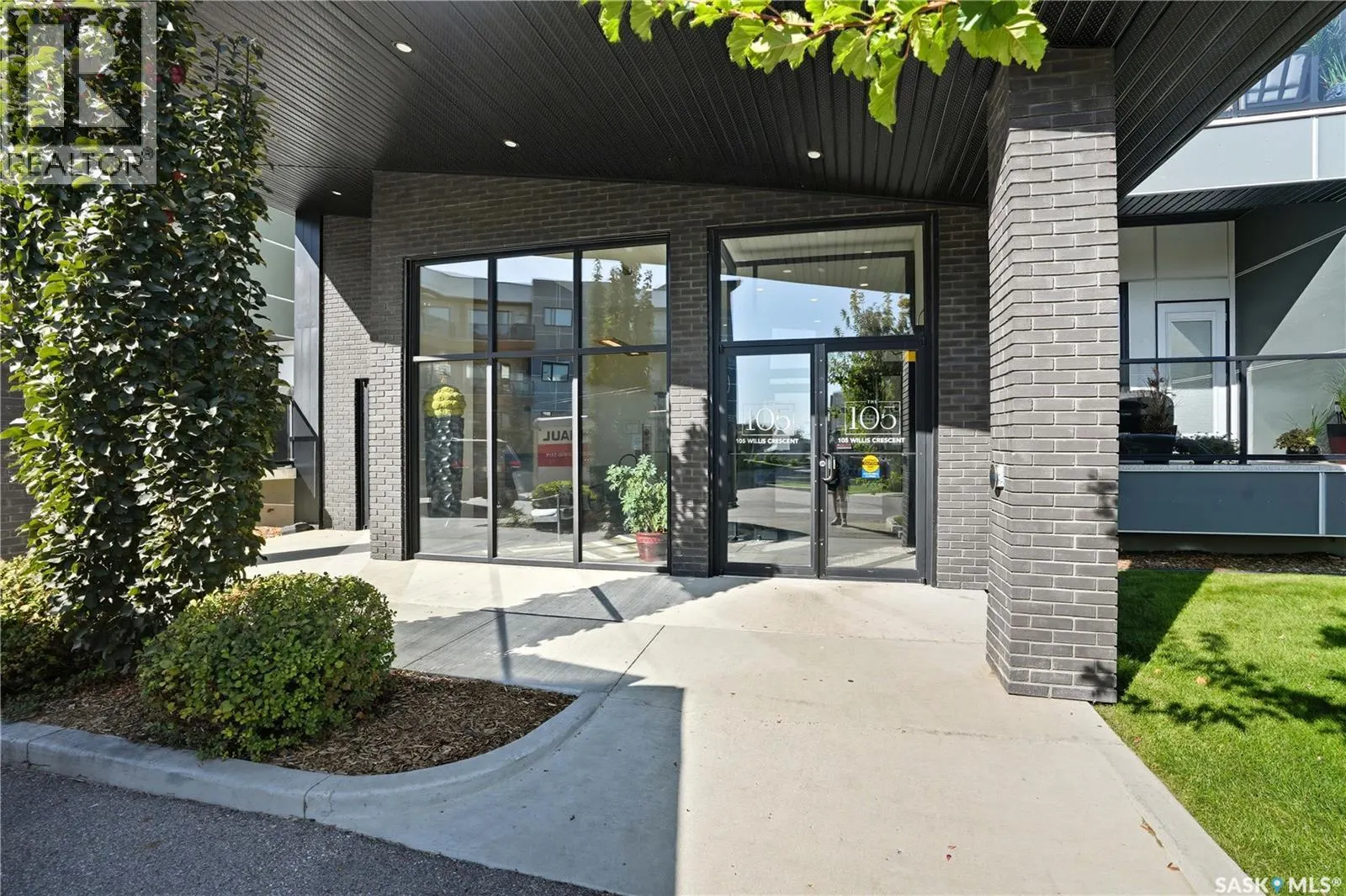 303 105 Willis CRESCENT