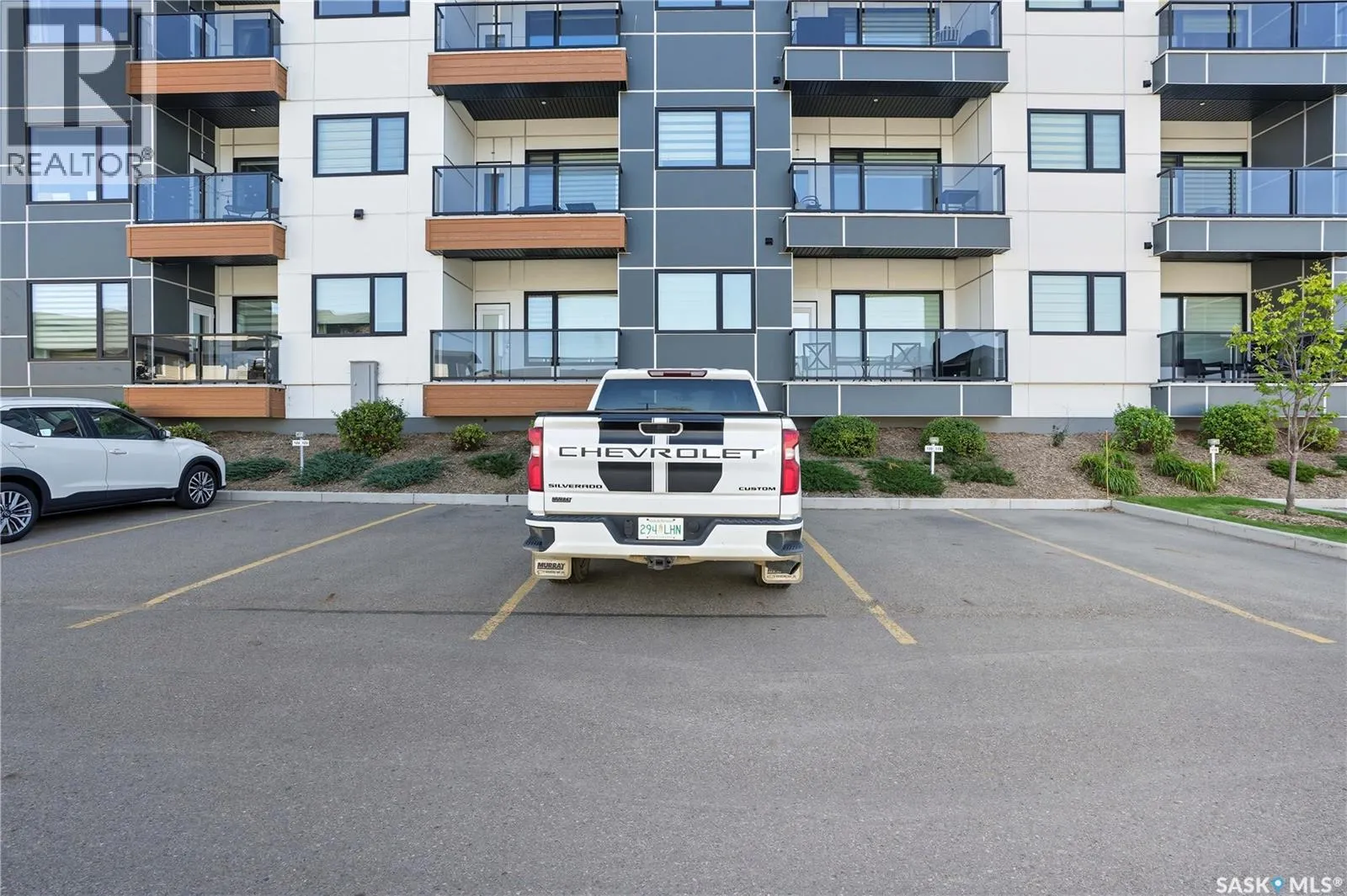 303 105 Willis CRESCENT