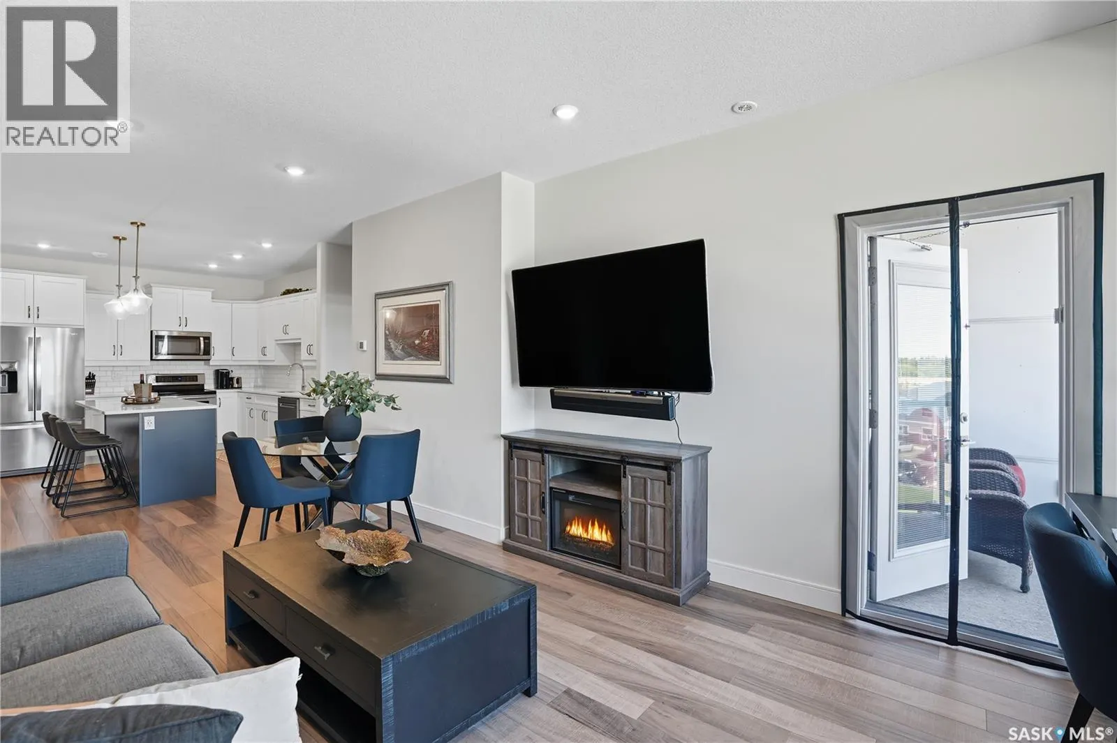303 105 Willis CRESCENT