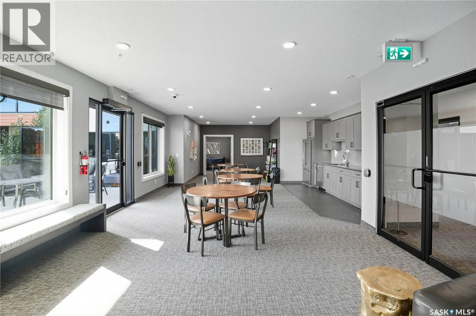 303 105 Willis CRESCENT