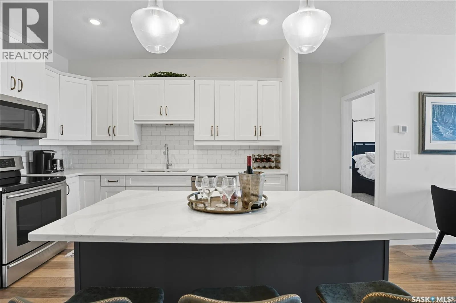 303 105 Willis CRESCENT