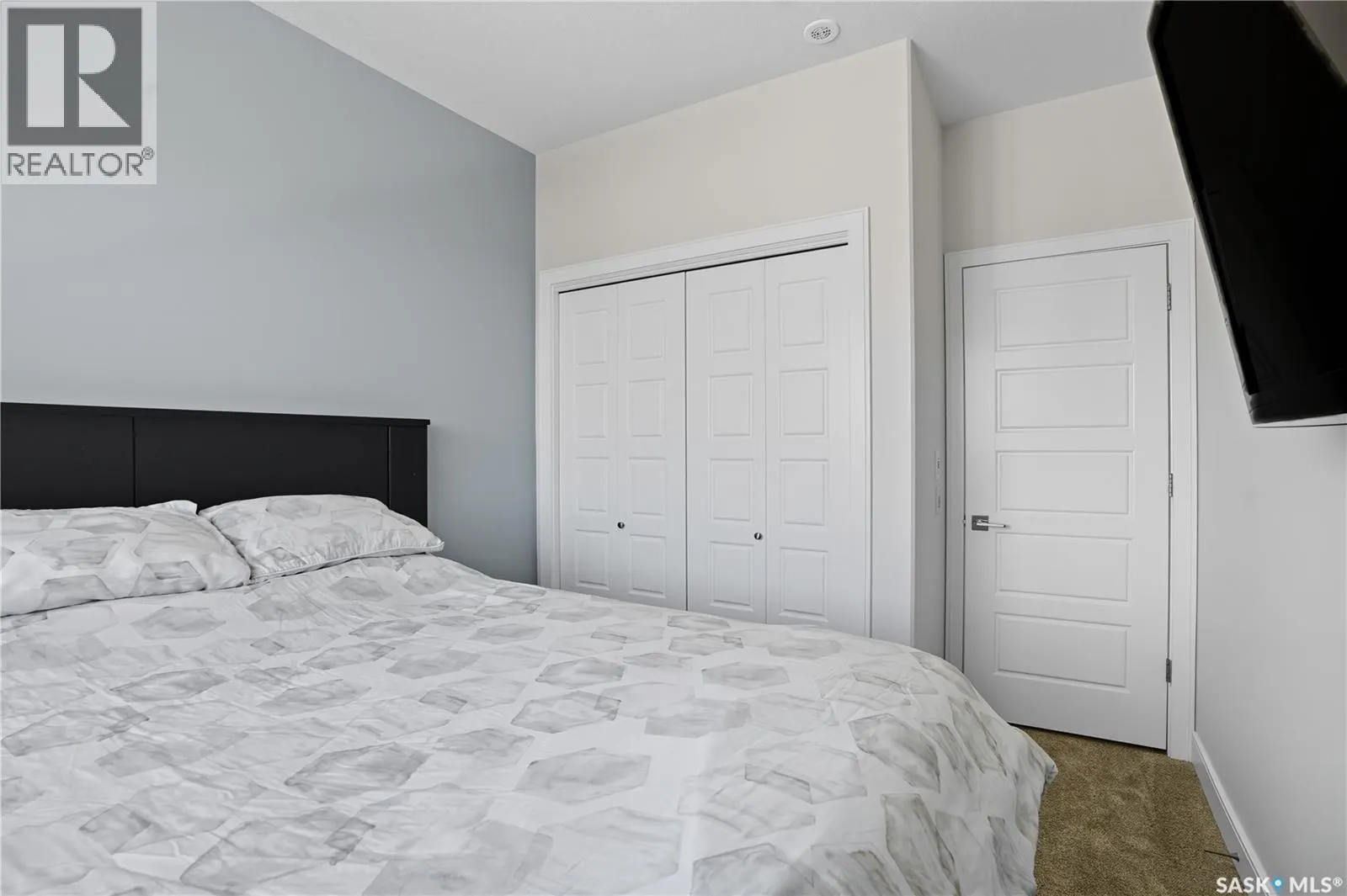 303 105 Willis CRESCENT