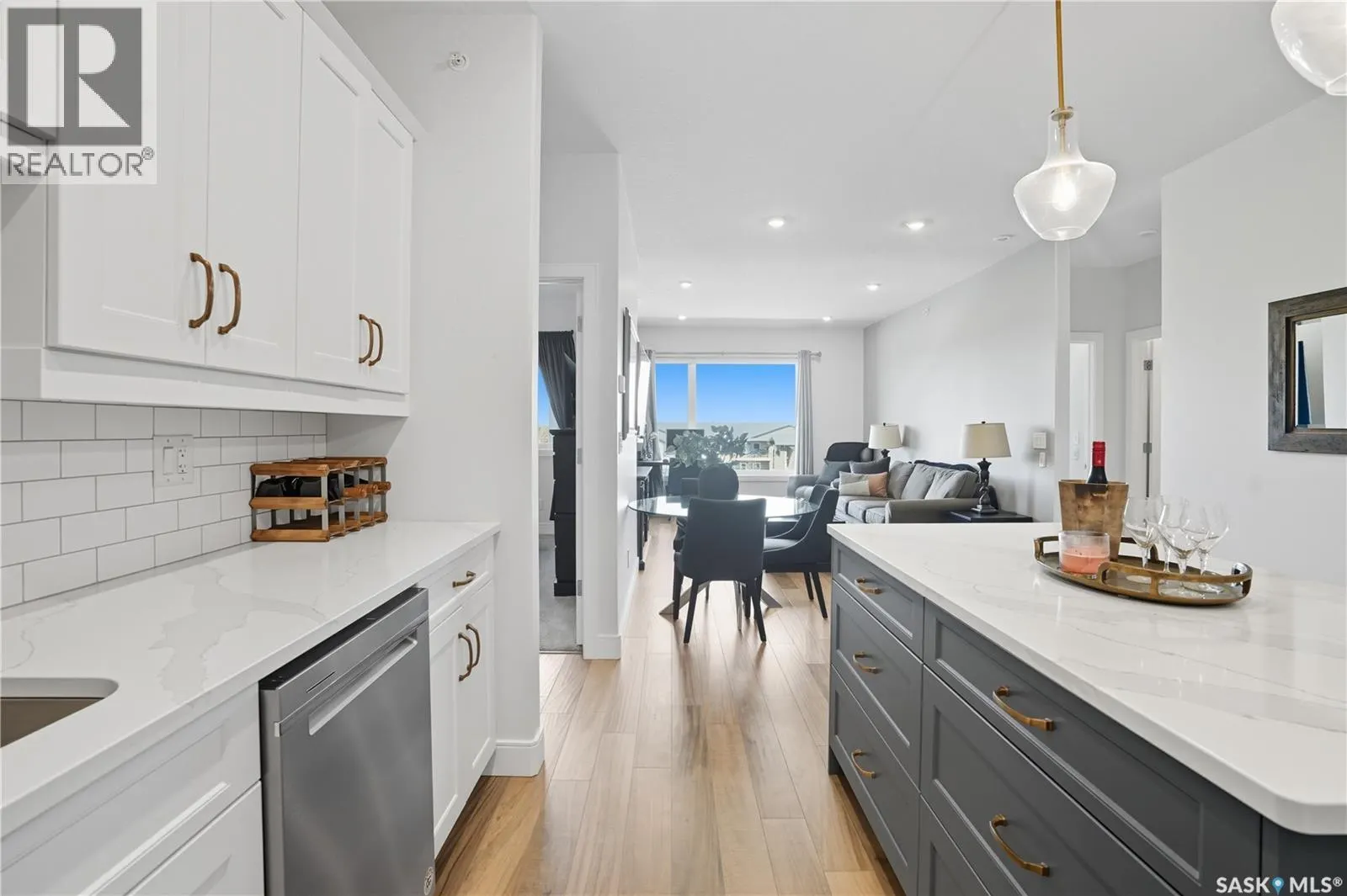 303 105 Willis CRESCENT