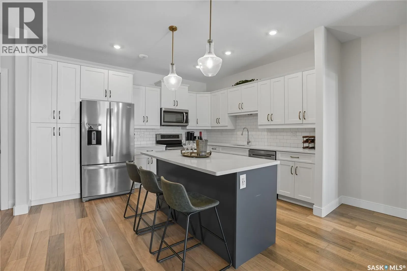 303 105 Willis CRESCENT