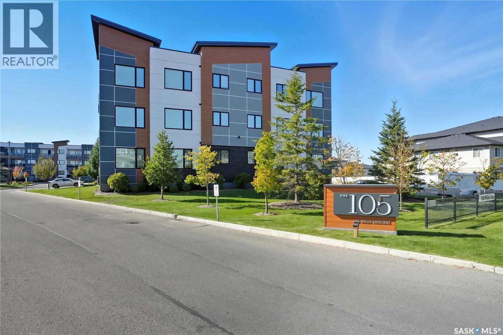 303 105 Willis CRESCENT