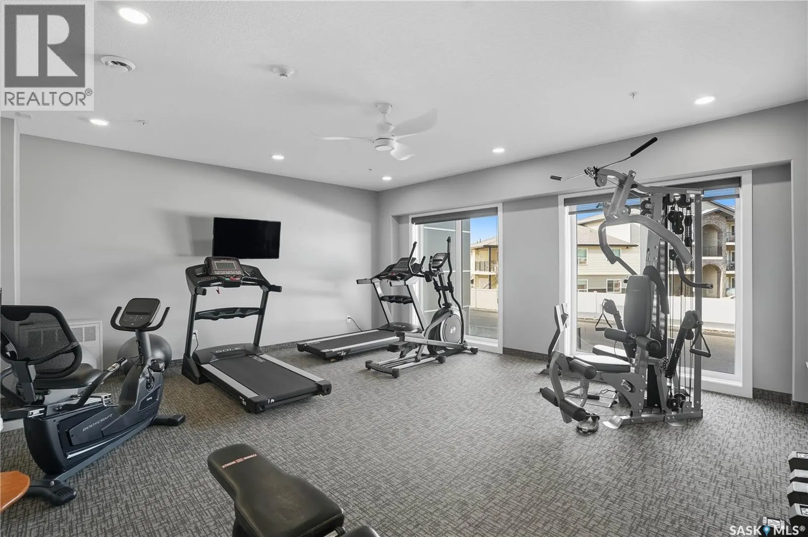 303 105 Willis CRESCENT