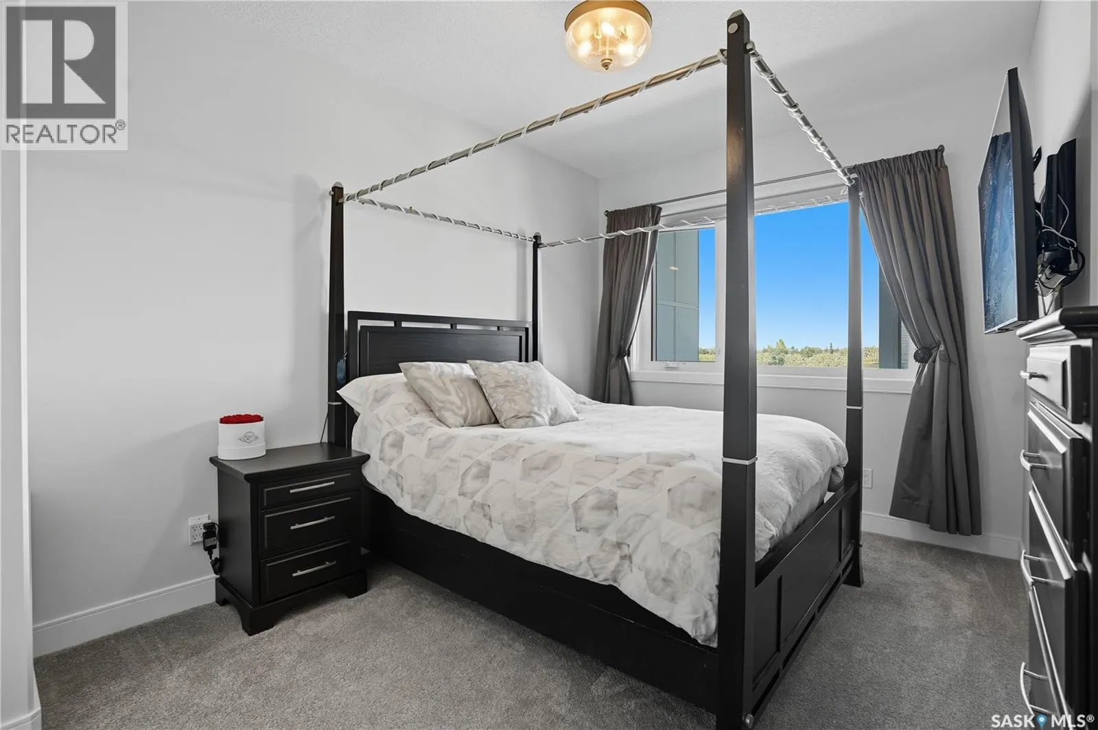 303 105 Willis CRESCENT