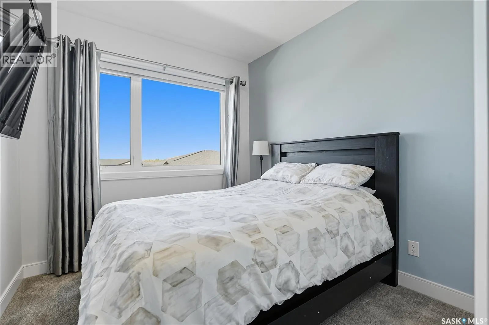 303 105 Willis CRESCENT