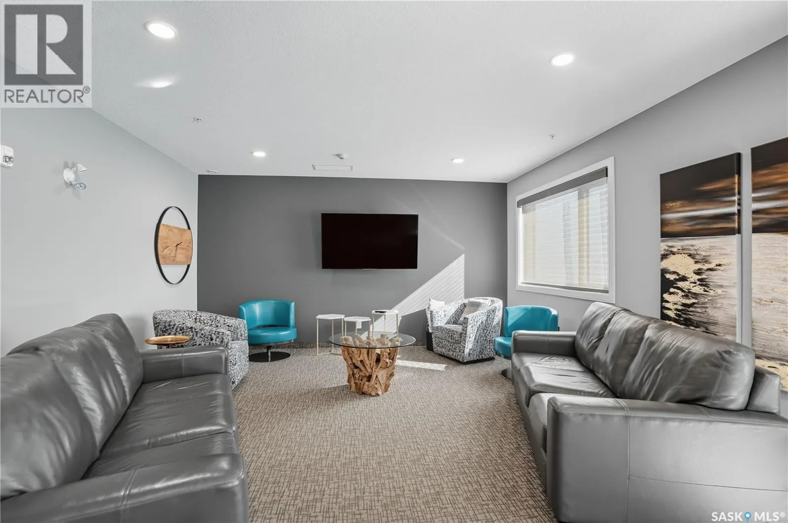 303 105 Willis CRESCENT