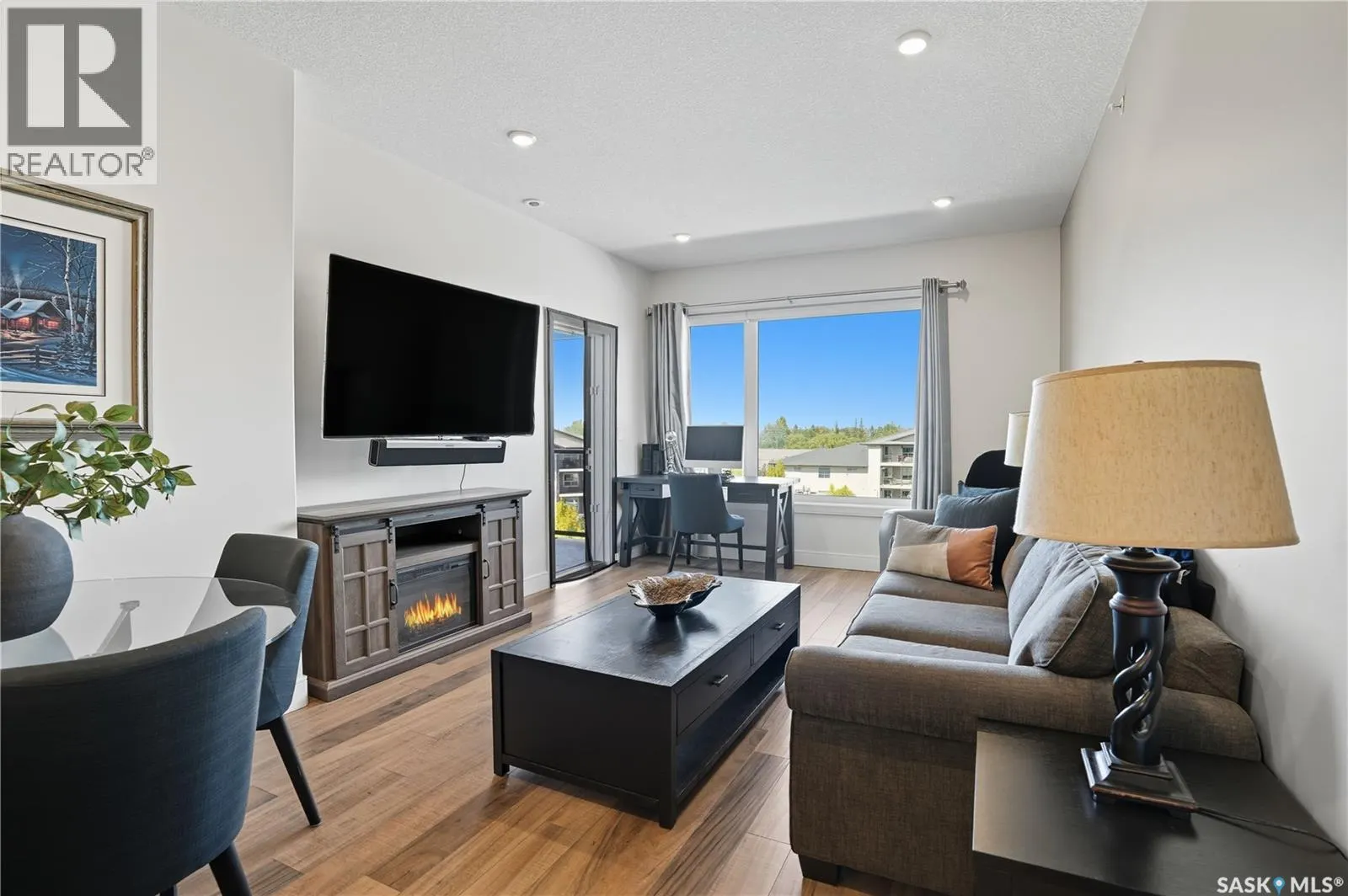 303 105 Willis CRESCENT