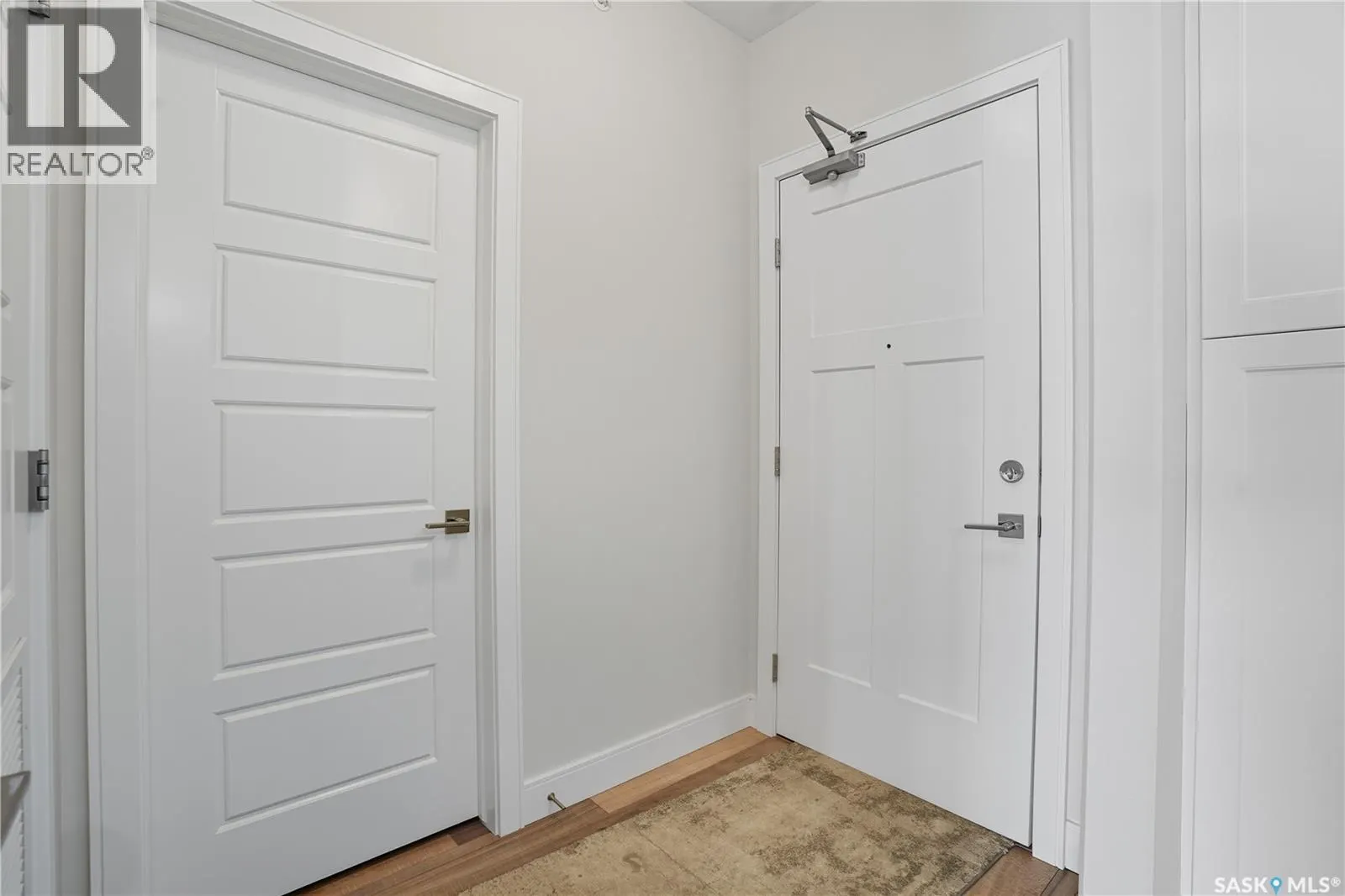 303 105 Willis CRESCENT