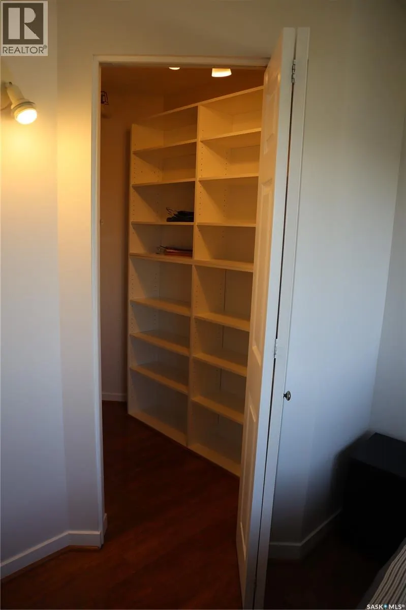 1780 424 Spadina CRESCENT E