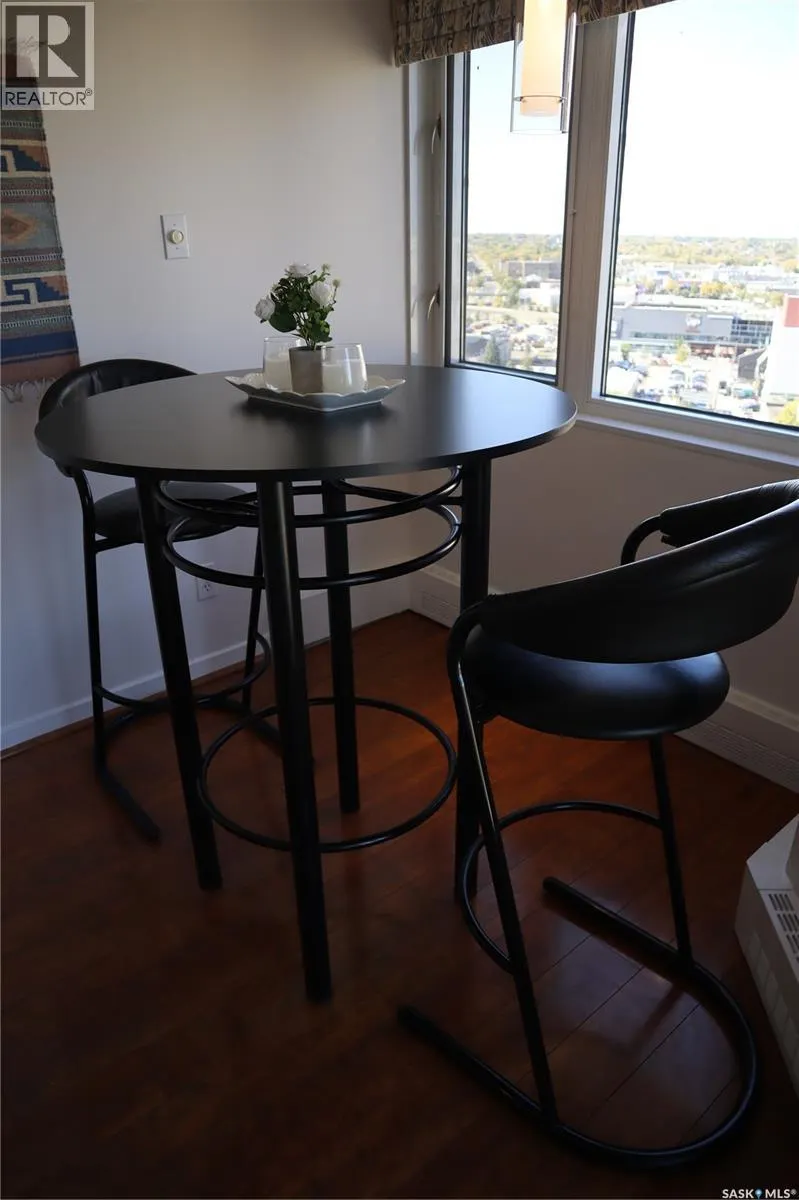 1780 424 Spadina CRESCENT E