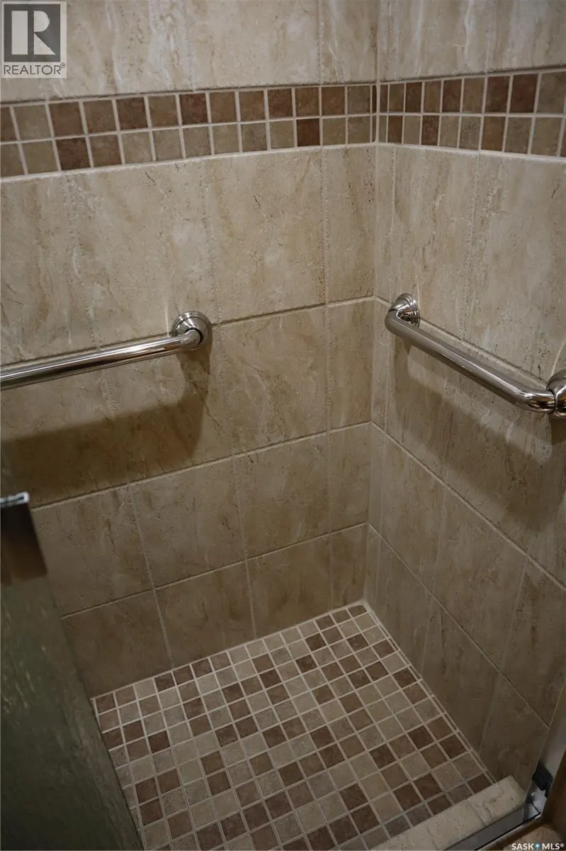 1780 424 Spadina CRESCENT E