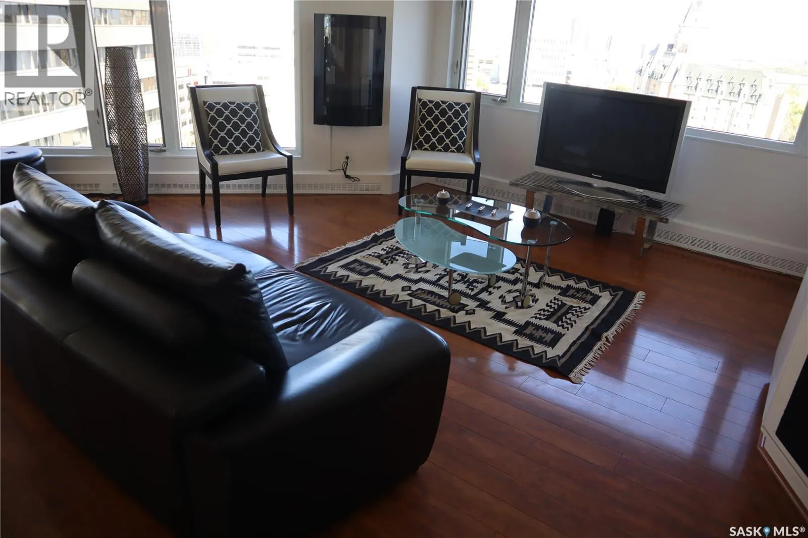 1780 424 Spadina CRESCENT E