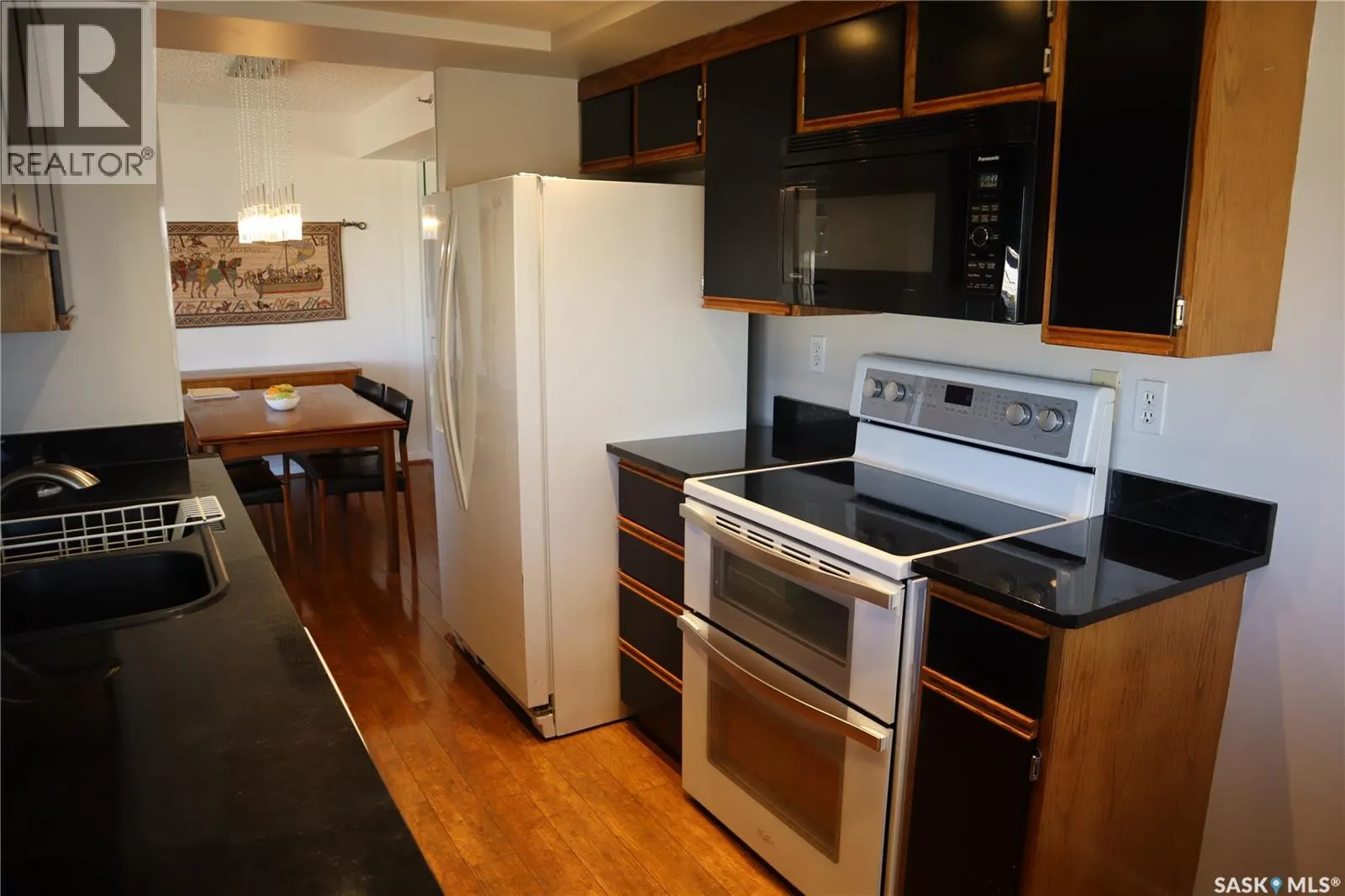 1780 424 Spadina CRESCENT E