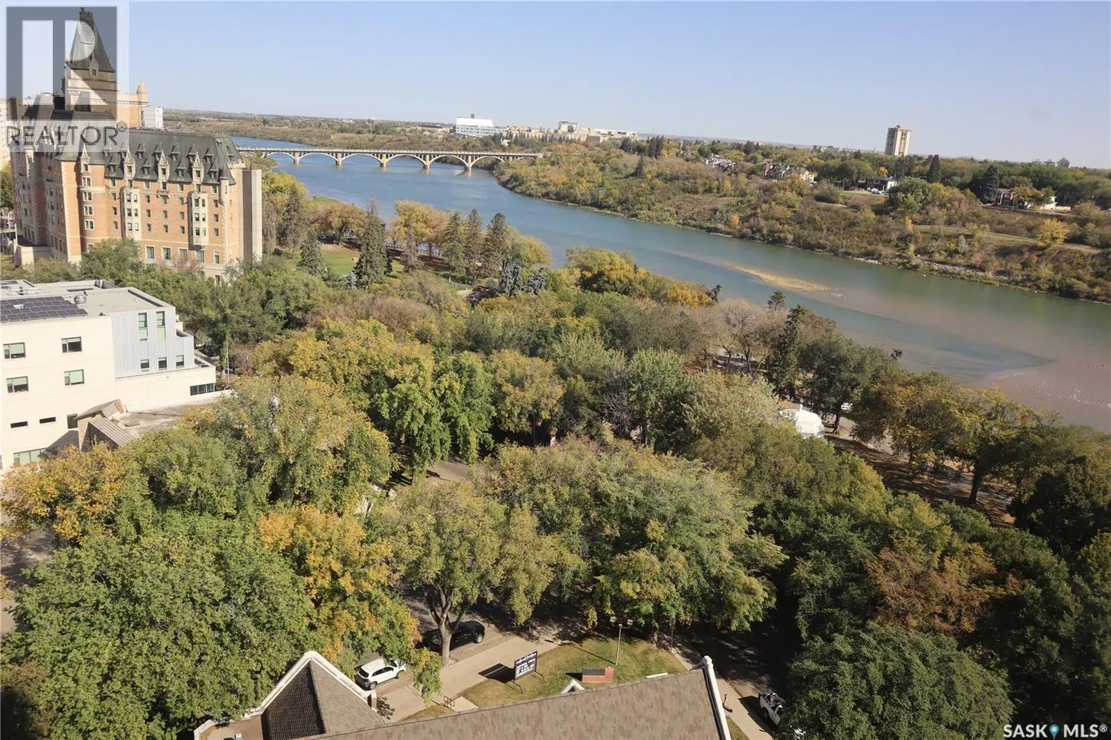 1780 424 Spadina CRESCENT E
