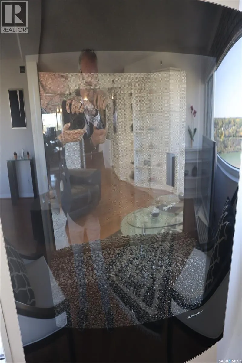 1780 424 Spadina CRESCENT E