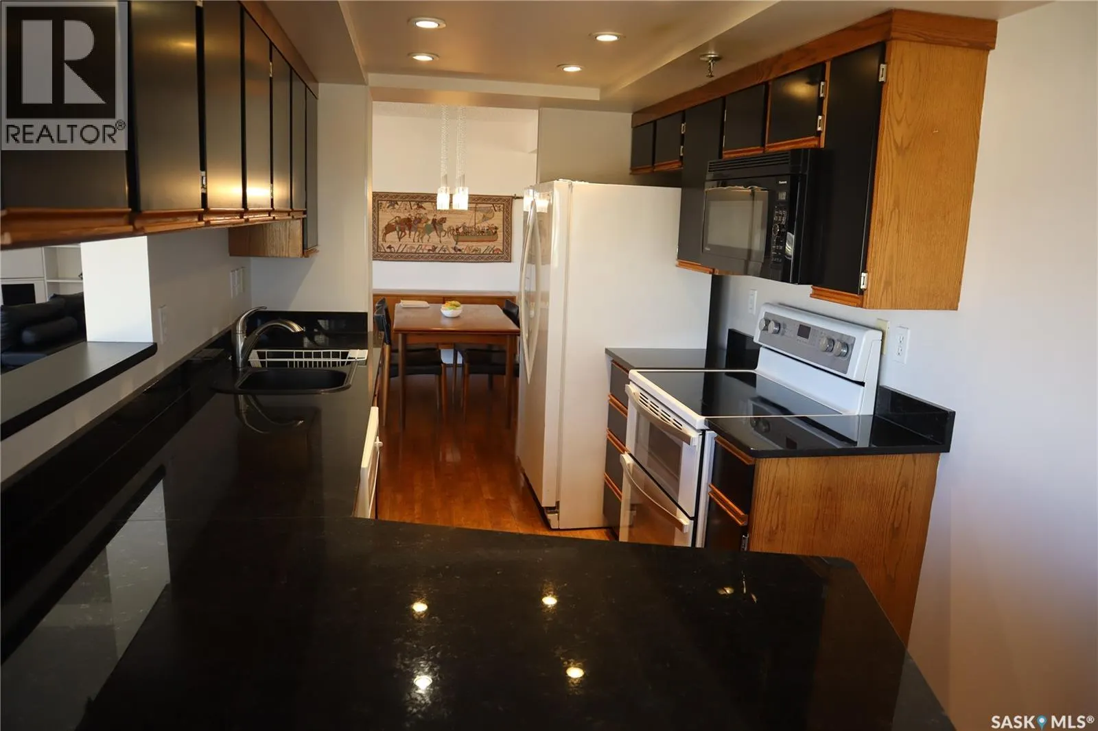 1780 424 Spadina CRESCENT E