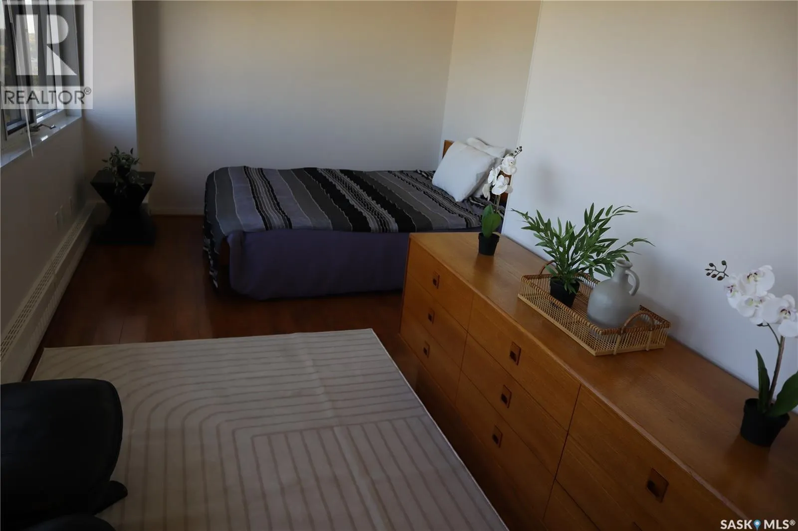 1780 424 Spadina CRESCENT E
