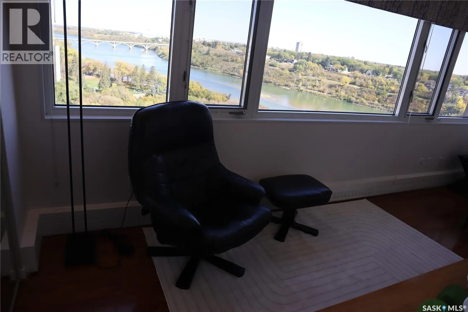 1780 424 Spadina CRESCENT E