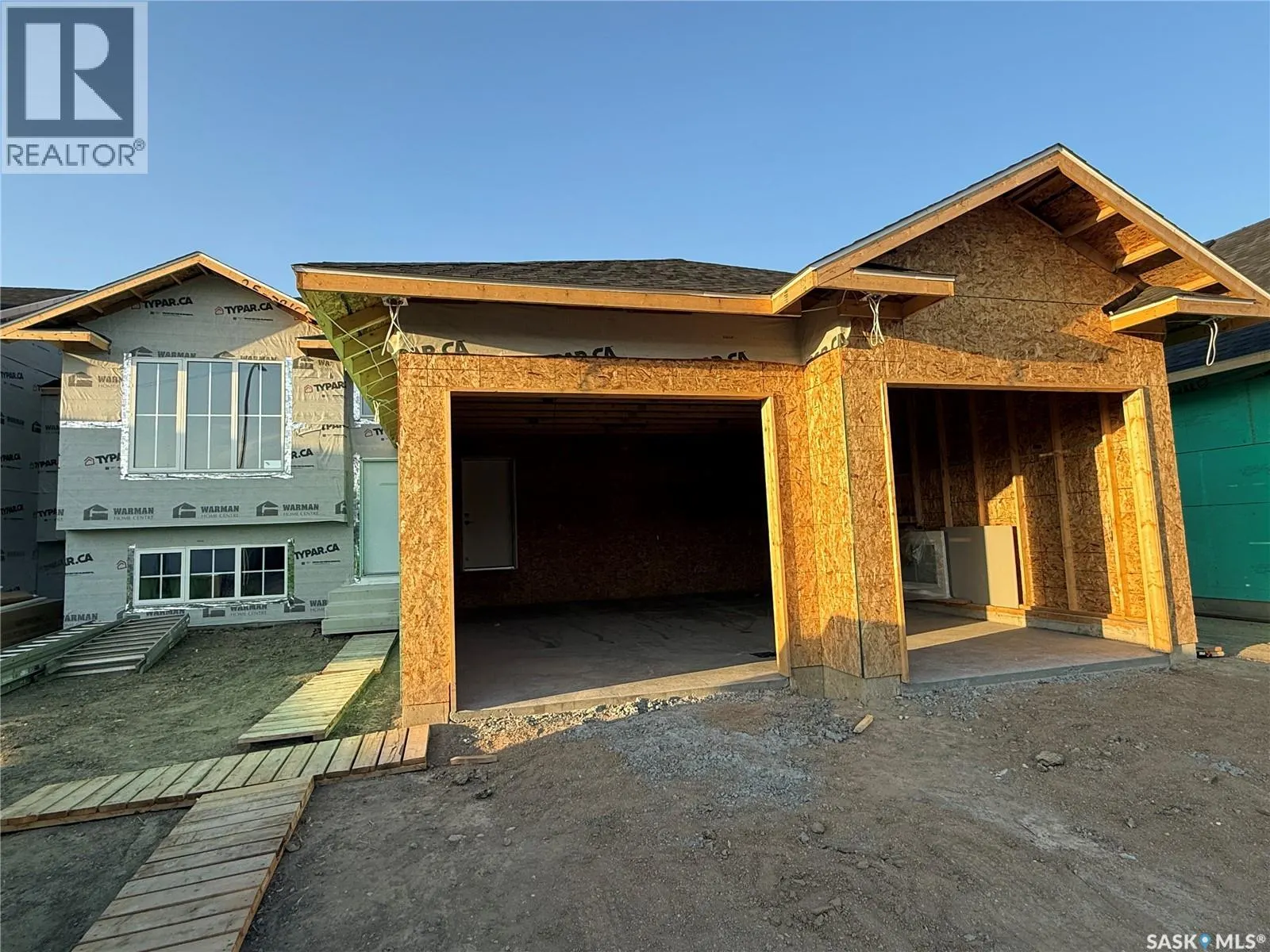 822 Woods CRESCENT