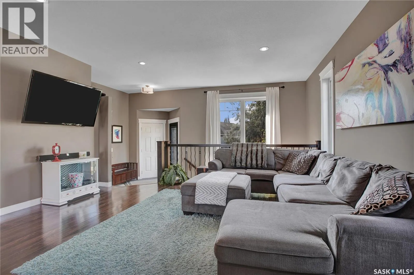 424 Lyle CRESCENT