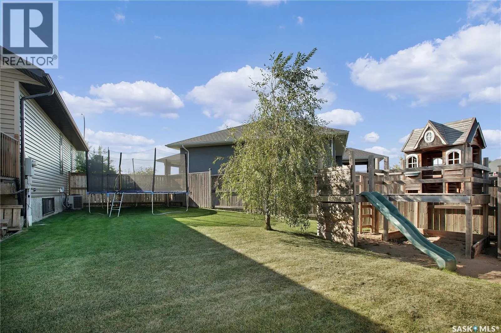 424 Lyle CRESCENT