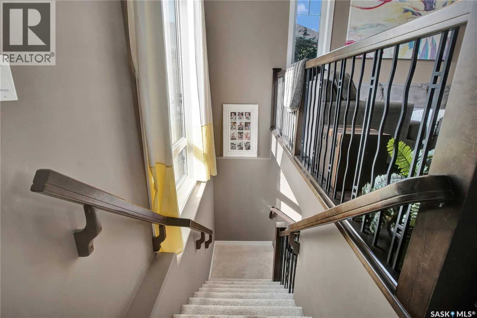 424 Lyle CRESCENT
